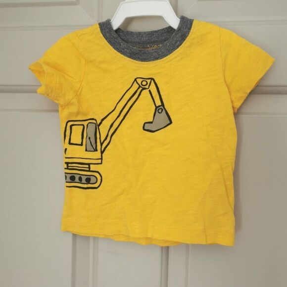 5/$10 Carter's t-shirt size 9 m - Picture 1 of 3